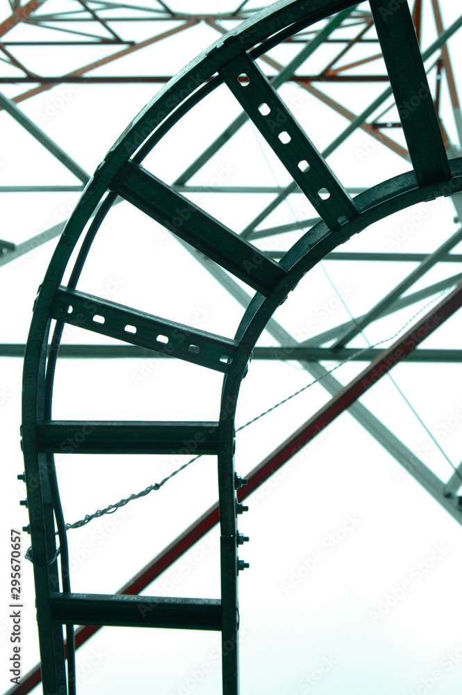 Metal structure