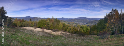 Panorama z podejścia na Koziarz na Gorce i Beskid Wyspowy