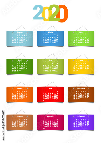 Calendrier décoratif 2020 en version française, avec les 12 mois présentés sur des panneaux de papier