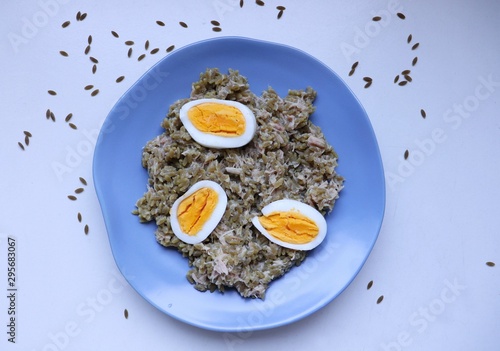 vegetable rice dish with eggs and tuna