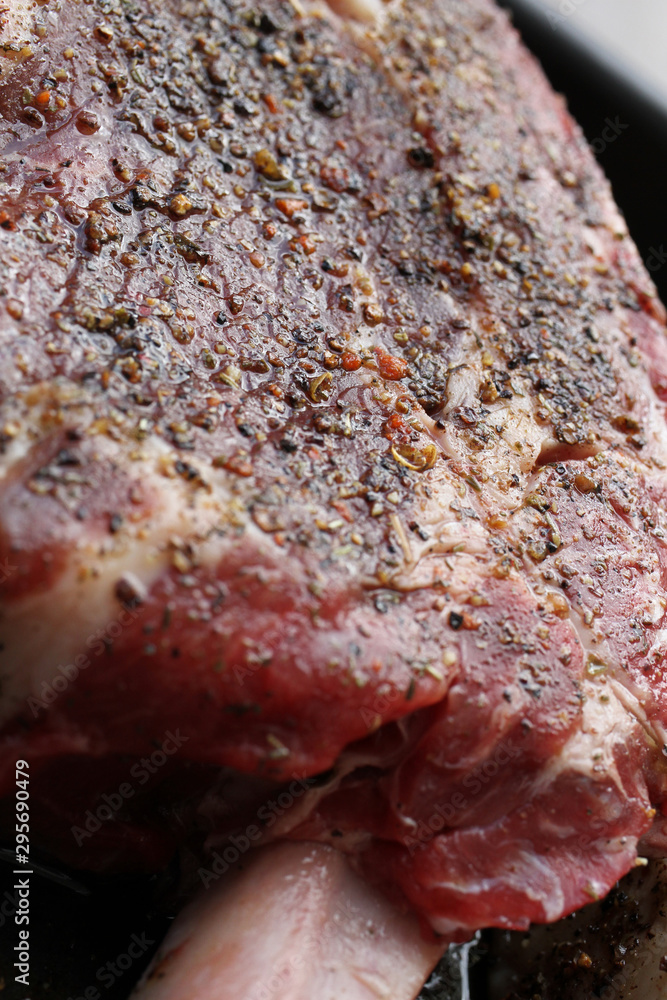 bistecca tomhawk marinatura carne cruda foto de Stock | Adobe Stock