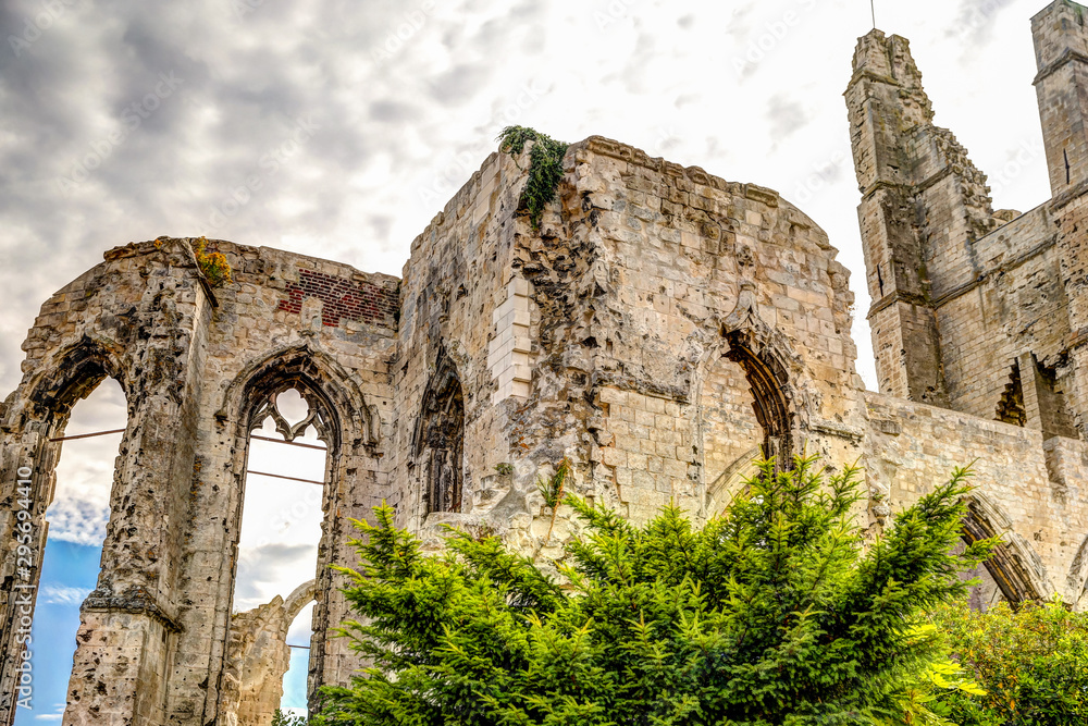 The ruined church of Ablain-Saint-Nazaire