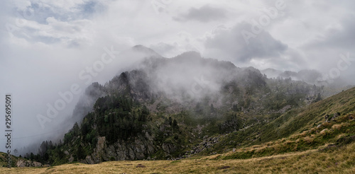 les pyrénées françaises et leur brouillard