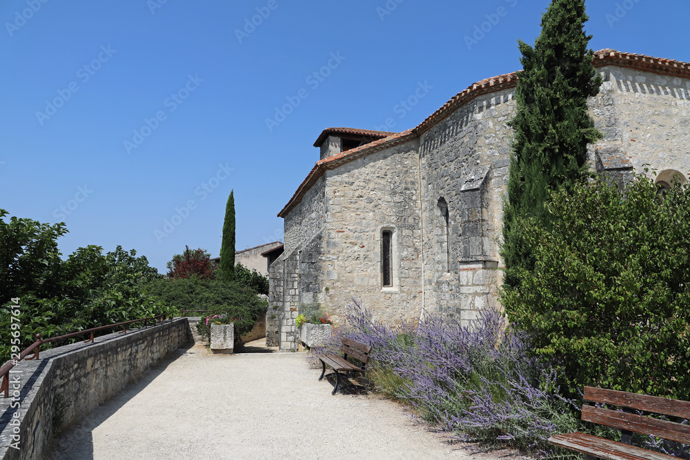Allée promenade au village de Pujols Allée promenade au village de Pujols