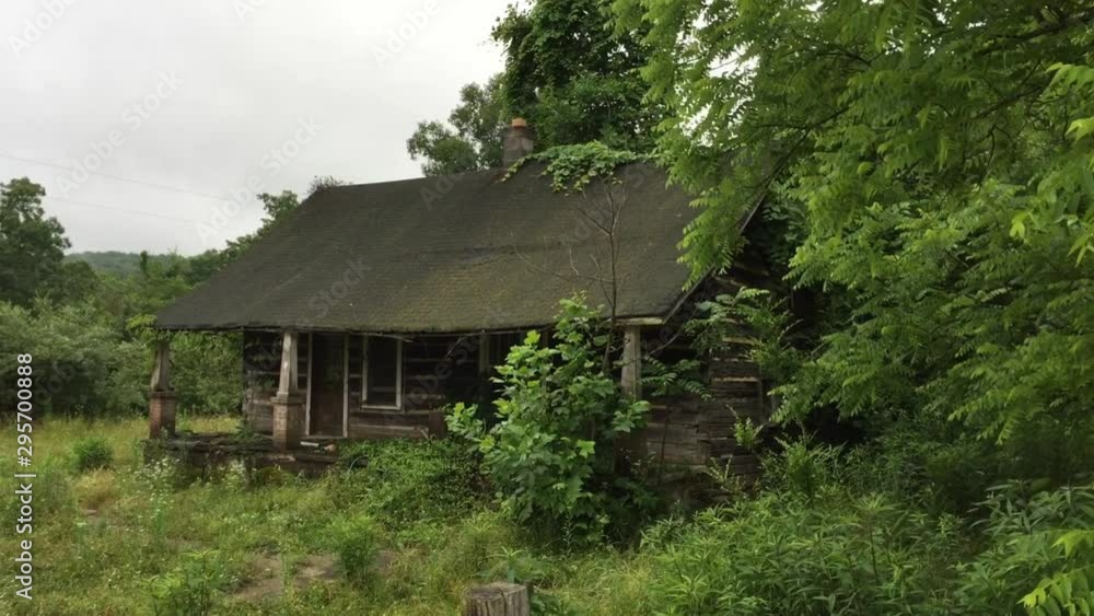 Abandoned log cabin in the woods of Tennessee Abandoned log cabin in the woods of Tennessee