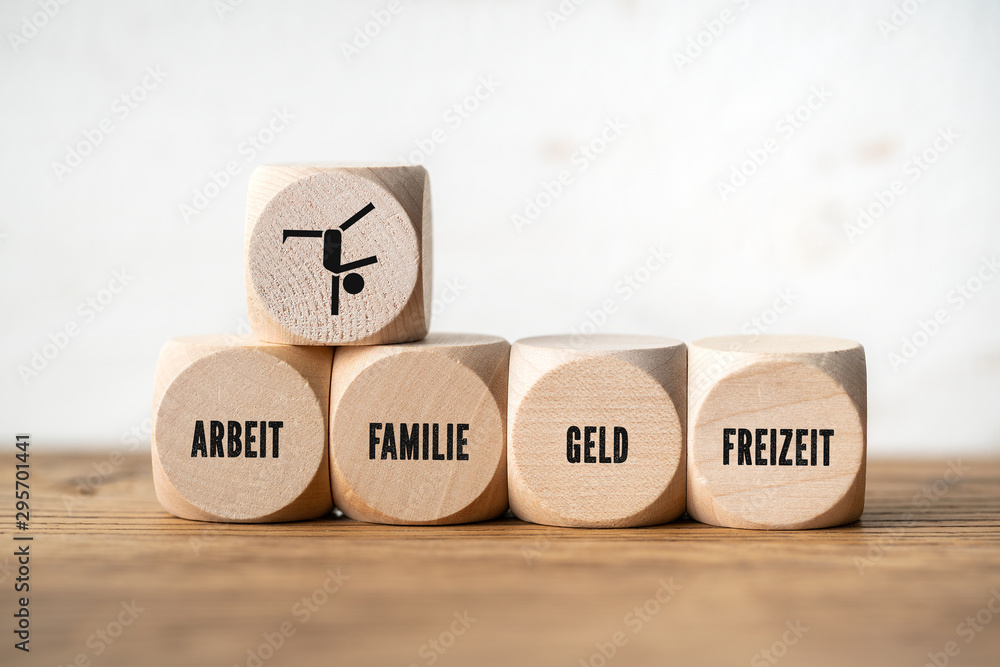 Balance zwischen Arbeit, Familie, Geld und Freizeit finden Balance zwischen Arbeit, Familie, Geld und Freizeit finden