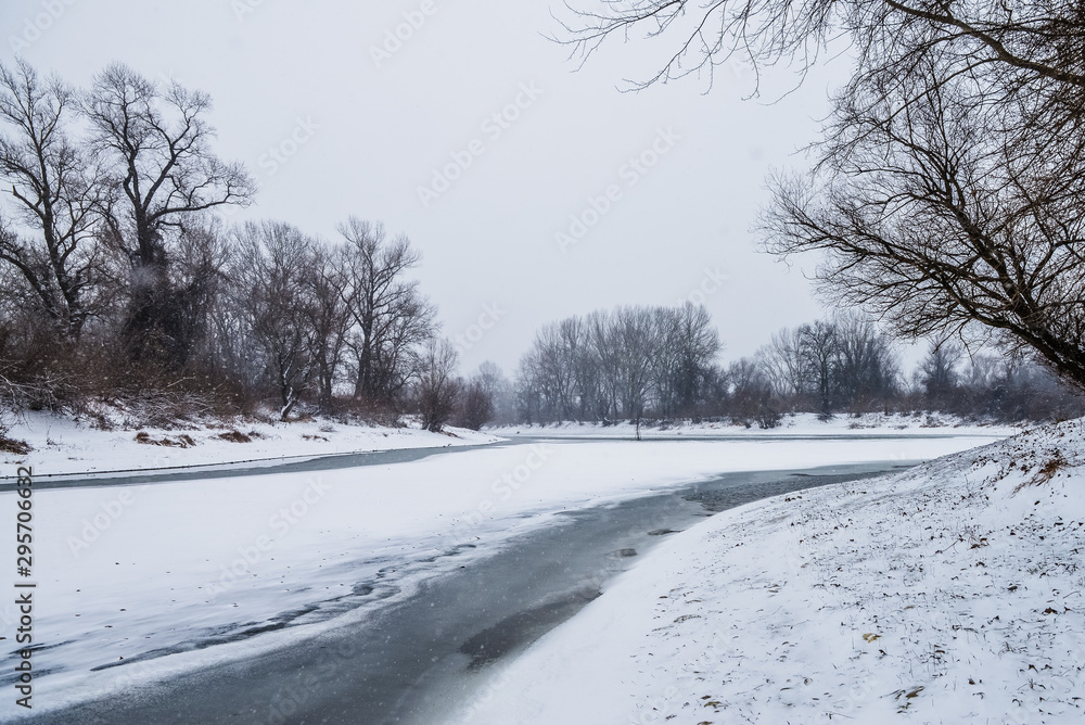 Obraz premium Winter on river