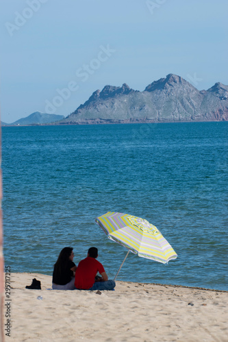 pareja e isla de kino sonora 