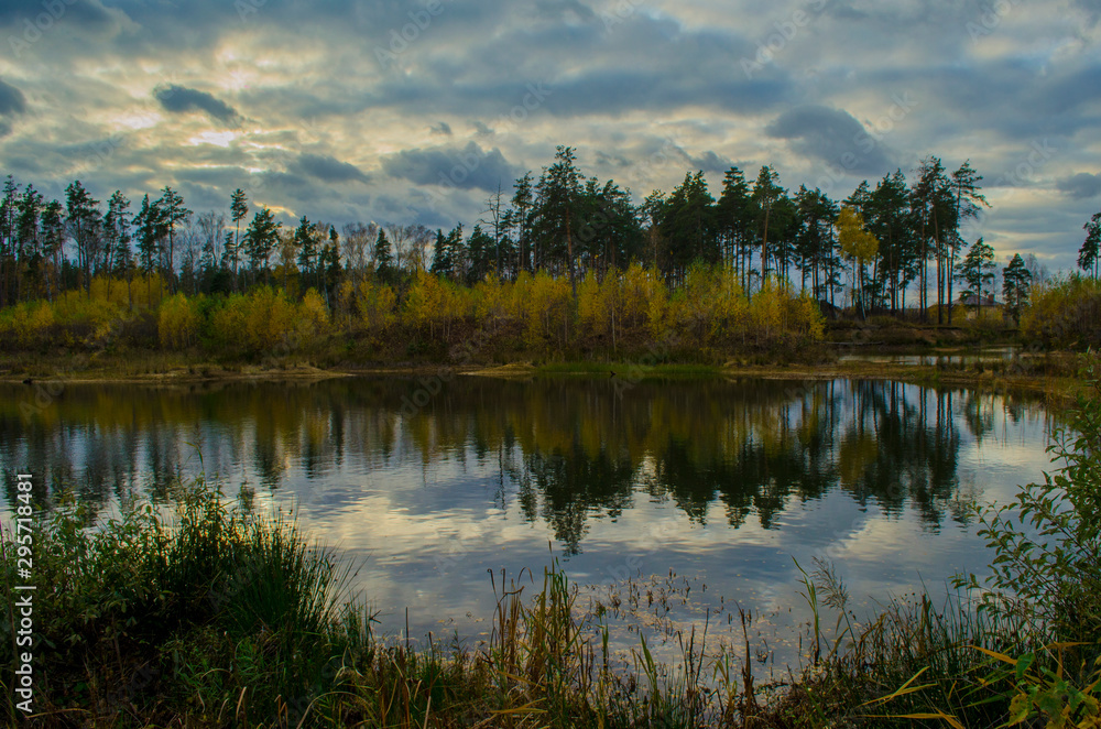 Fototapeta premium autumn lake