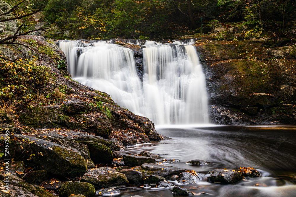 Fototapeta premium Doane's Falls jesienią