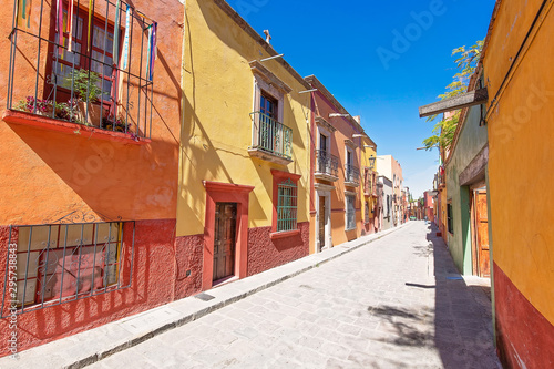 Mexico, Colorful buildings and streets of San Miguel de Allende in historic city center