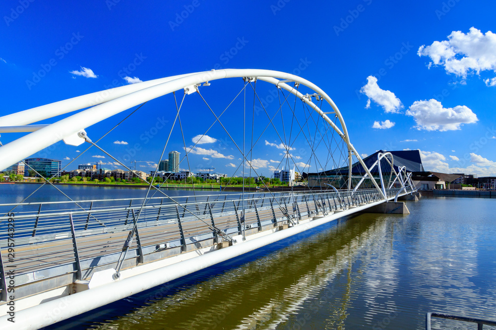 Obraz premium most nad rzeką