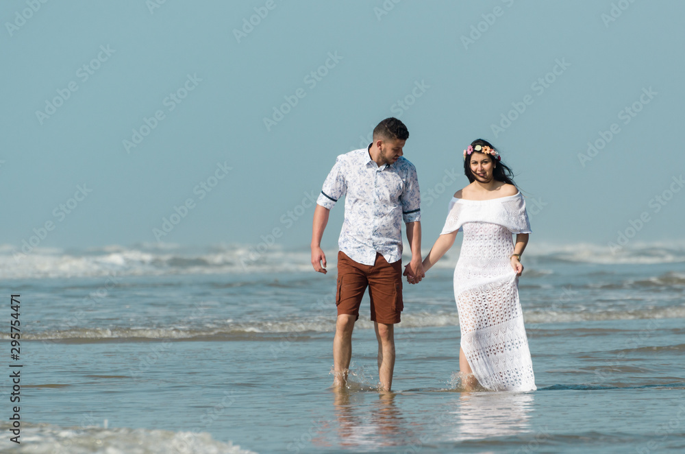 Pre wedding couple and amazing landscape in Torres beach.