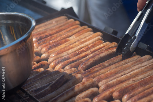 Canvas-taulu Community Sausage Sizzle