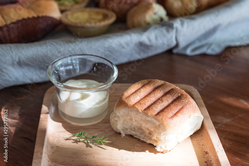Butter bread with dipping sauce