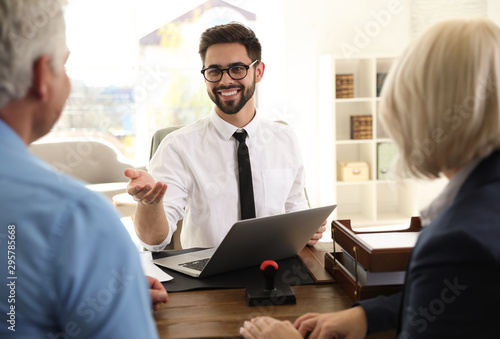 Foto Male notary working with mature couple in office
