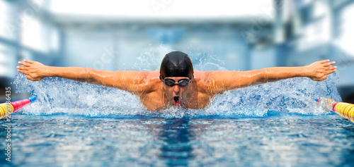 Bild auf Leinwand Man in swimming pool. Butterfly style
