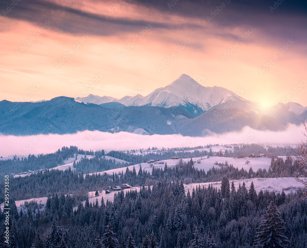 Obraz premium Incredible sunset in alpine village with Hoverla