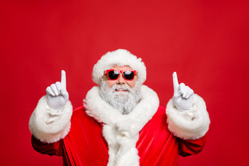 Close up photo of cheerful funny hipster christmas father indicate new year resolution follow magic fairy sales wear stylish cap hat eyewear eyeglasses isolated over red color background