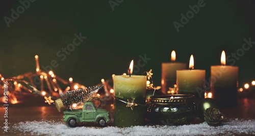 Weihnachtsdekoration mit gr...