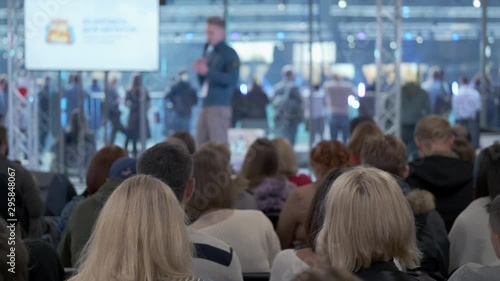 Wallpaper Mural Audience listens lecturer at workshop Torontodigital.ca