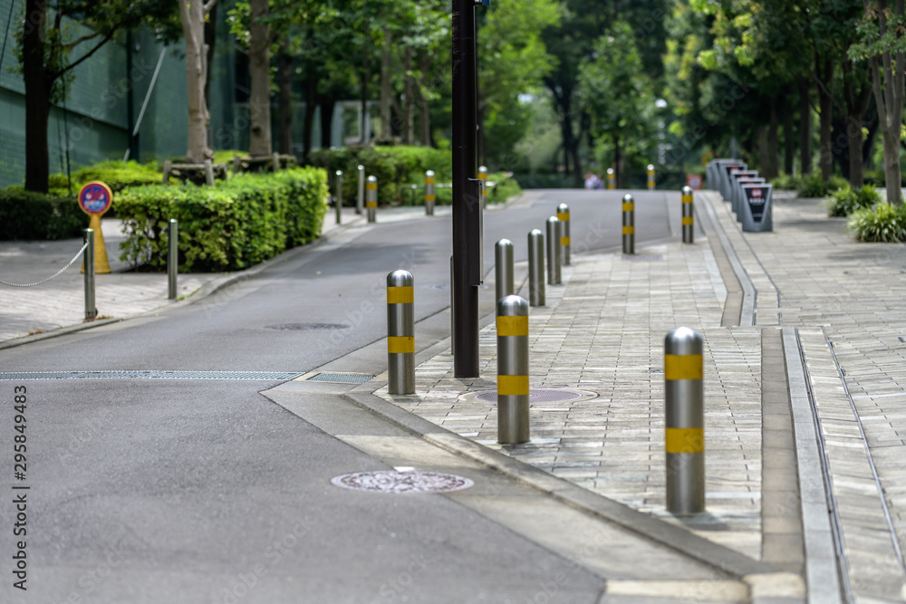 日本の並木のある歩道 Stock Photo Adobe Stock