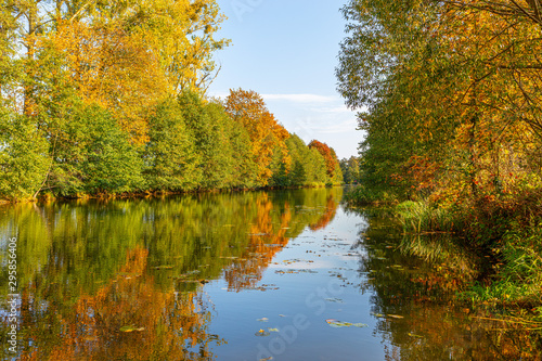 Brandenburg, Barnim, Langer Trödel, im Herbst, Herbstlandschaft, Kanal Seitenarm Herbstferien Gewässer Zerpenschleuse Herbstzeit Brandenburger Landschaft Urlaub in Deutschland Urlaubsgebiet herbstlich