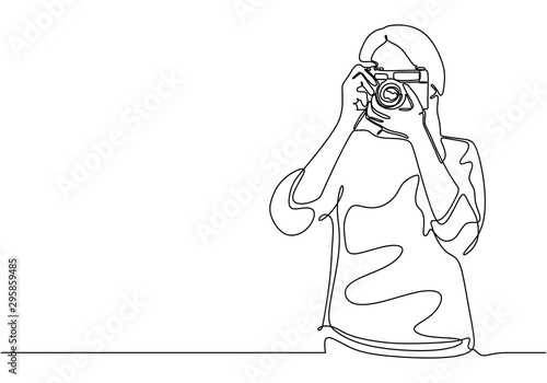 Continuous one line drawing of girl taking picture with camera.