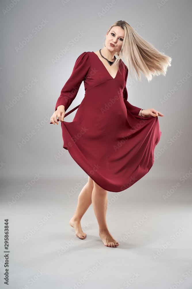 Naklejka premium Pregnant young woman in red dress