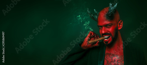 Fotografie smoking red devil