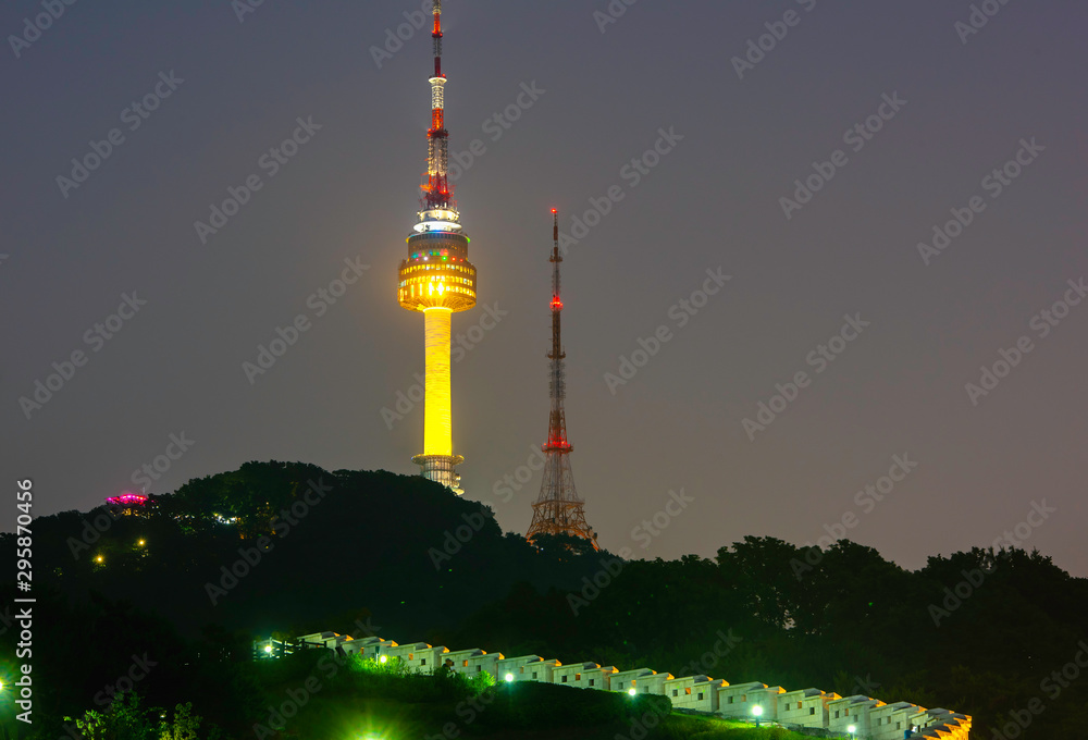 Obraz premium Scenic most beautiful night on Mount Namsan N-SEOUL TOWER South Korea