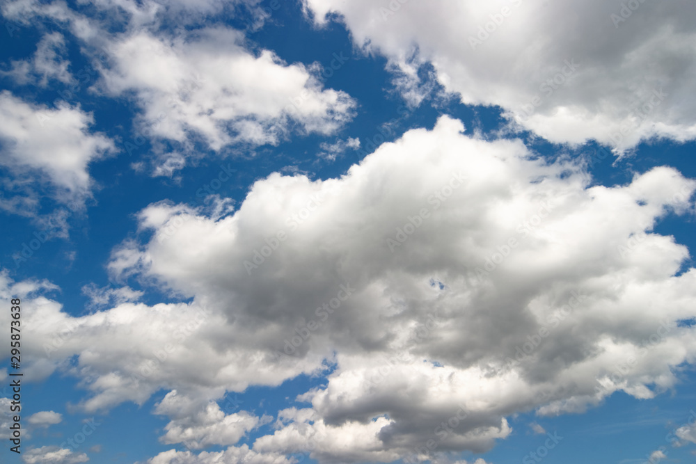 Fototapeta premium clouds mottle pattern in blue sky