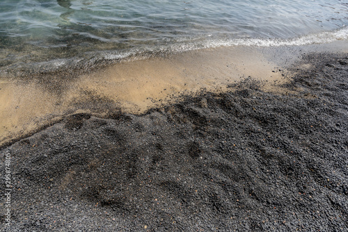 Playas de arena volcánica: la Playa de la Gran Concha, de arena negra es un pequeña recompensa tras pasear por los acantilados de lava volcánica de Cap d'Agde, Francia photo