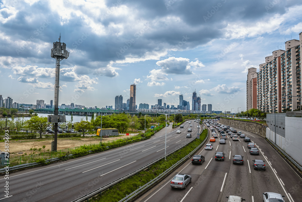 Naklejka premium Time-lapse traffic in Seoul, South Korea