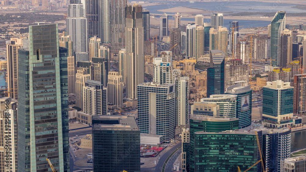 Obraz premium Panoramic aerial view of business bay towers in Dubai at evening timelapse.