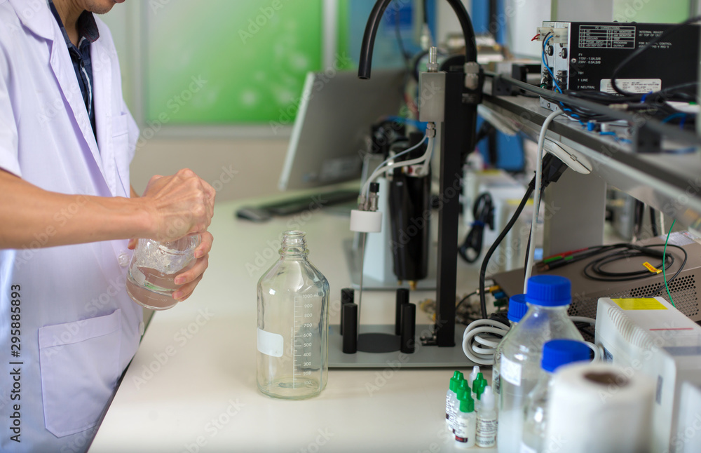 Researchers or students have conducted research in the laboratory. Researchers or students have conducted research in the laboratory.