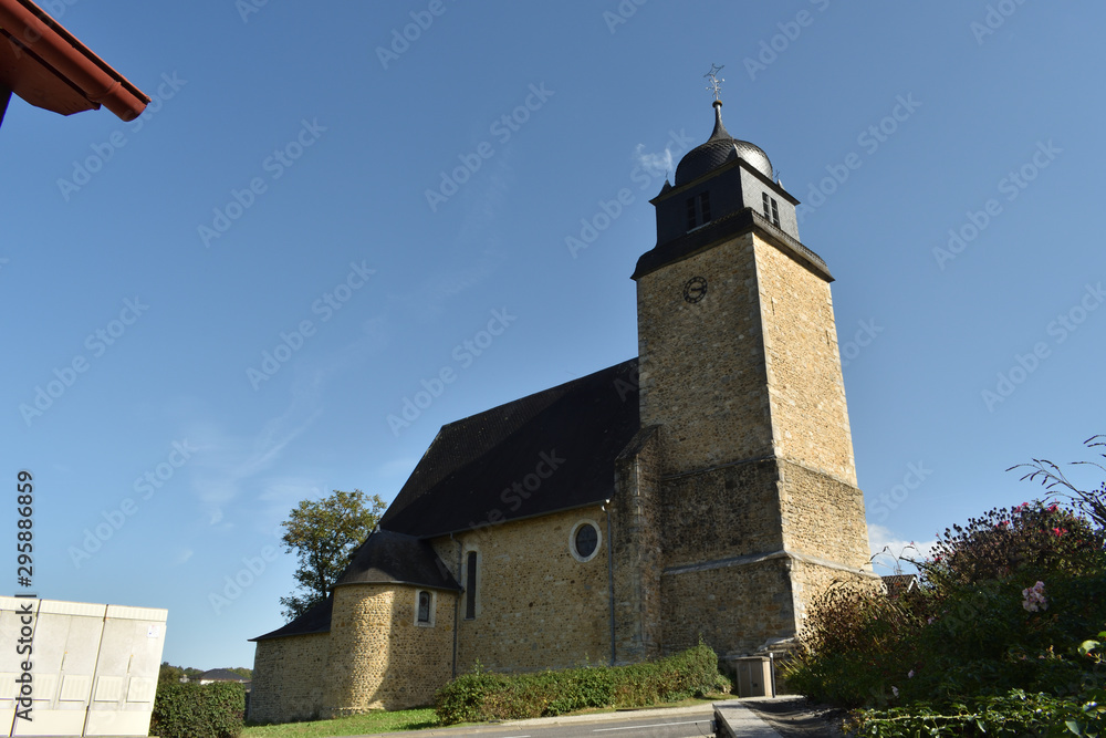 Eglise du village de Lahourcade dans les Pyrénées Atlantique