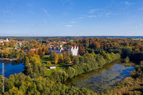 Aussicht auf Schloss Boitzenburg in der Uckermark im Herbst