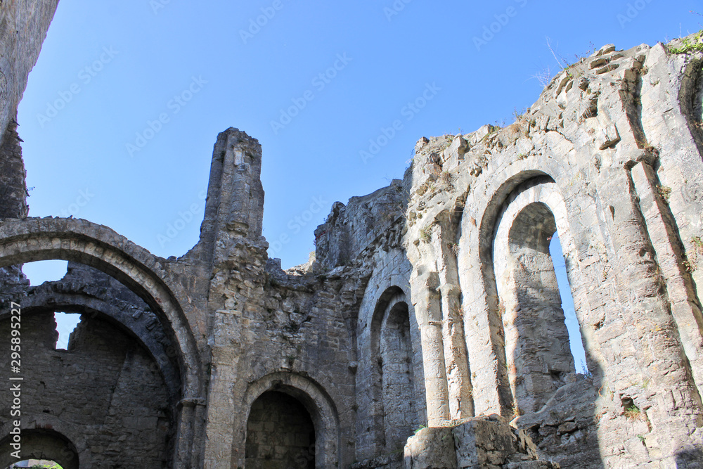 Abbaye Saint-Pierre de Marcilhac-sur-Célé dans le Lot Abbaye Saint-Pierre de Marcilhac-sur-Célé dans le Lot