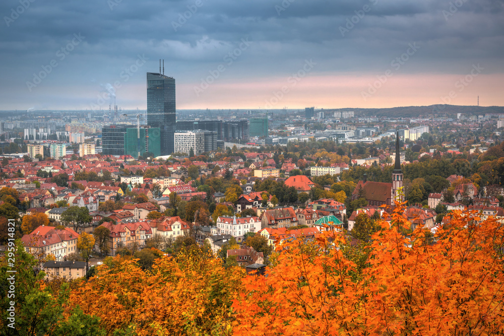 Obraz premium Cityscape of Gdansk Oliwa in autumnal scenery, Poland