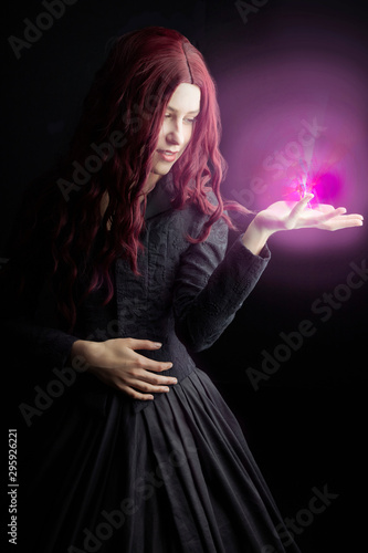 Fotografia Victorian witch holding a glowing orb