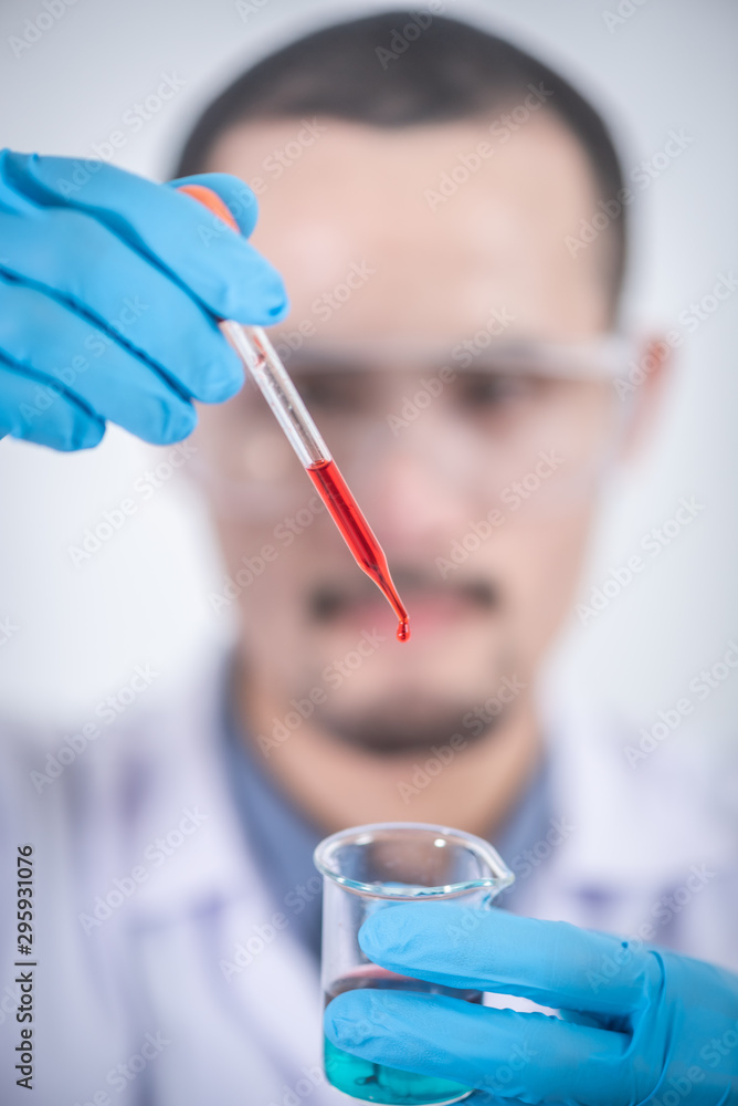 Cosmetic innovation From chemical research In the laboratory Cosmetic innovation From chemical research In the laboratory