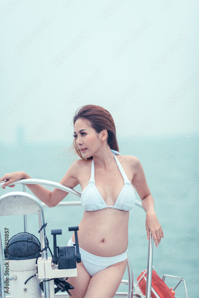 Sexy Asian Girls In Bikinis