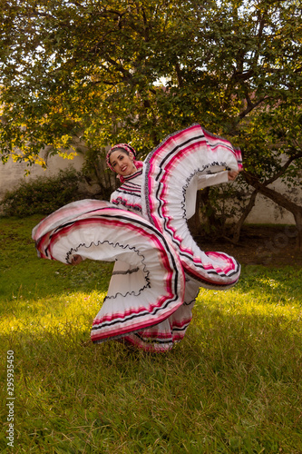 Adelita baile regional cultura Mexico exterior vestido tipico photo