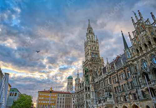The New Town Hall located in the Marienplatz in Munich, Germany © Jbyard