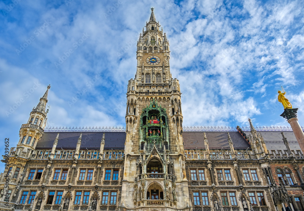 Fototapeta premium The New Town Hall located in the Marienplatz in Munich, Germany