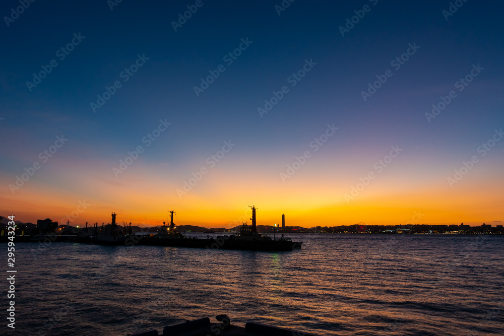 Naklejka premium 夕闇に包まれる関門海峡DSC0044