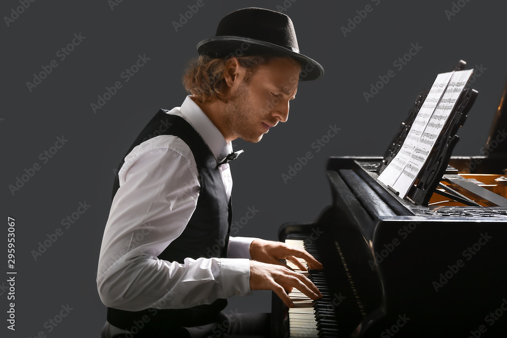 Ταπετσαρία Man playing grand piano at the concert