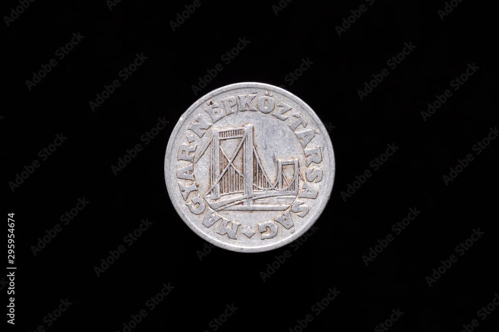 Ταπετσαρία Old Hungarian 50 Filler coin from 1974, obverse showing Elisabeth Bridge in Budapest