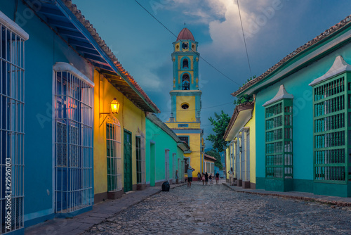 Trinidad, Cuba, ciudad colonial y colorida detenida en el tiempo, destino turistico del caribe. photo